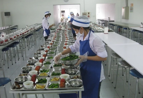Dịch vụ cung cấp suất ăn công nghiệp - Thực Phẩm Nhật Linh - Công Ty TNHH Thương Mại Toàn Cầu Nhật Linh